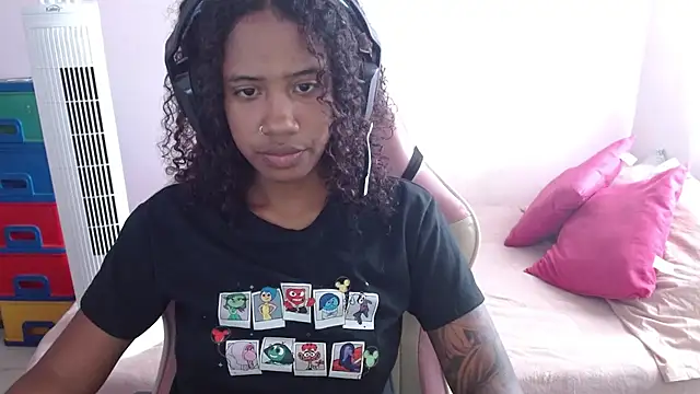 Snapshot of TiffanyRoouse chatting on 01.28.25 TiffanyRoouse online show from 01.28.25