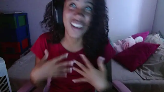 Snapshot of TiffanyRoouse chatting on 02.14.25 TiffanyRoouse online show from 02.14.25