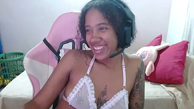 Snapshot of TiffanyRoouse chatting on 03.18.25 TiffanyRoouse online show from 03.18.25