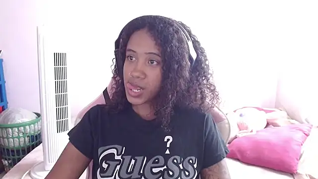 Snapshot of TiffanyRoouse chatting on 03.22.25 TiffanyRoouse online show from 03.22.25