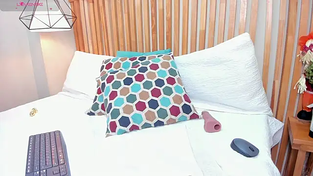 Ginger Winn online show from 03.06.25