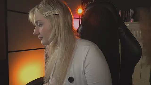 Snapshot of ELLIEJAY chatting on 06.19.26 ELLIEJAY online show from 06.19.26
