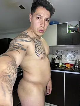 Snapshot of milangym127 chatting on 12.12.24 milangym127 online show from 12.12.24