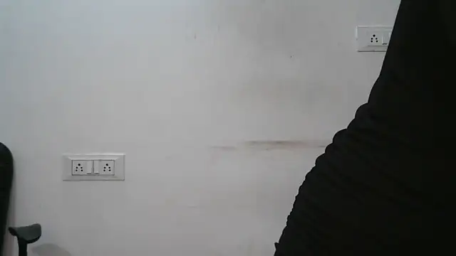 Snapshot of Suzie_darling chatting on 12.21.24 Suzie darling online show from 12.21.24