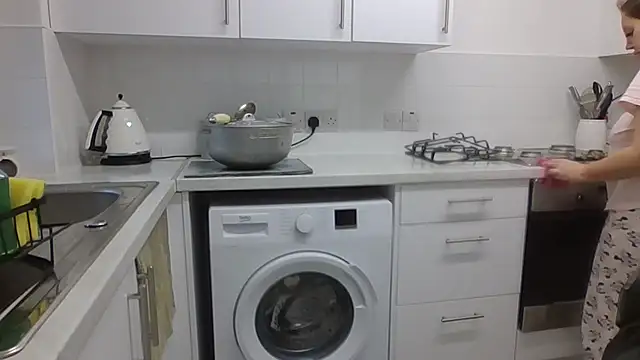 magical mia online show from 02.16.25