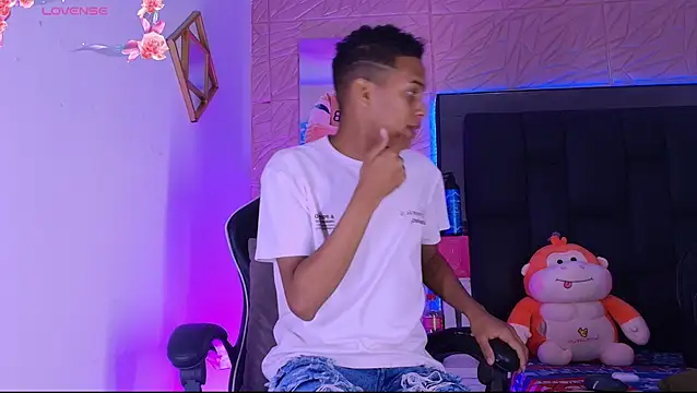 Snapshot of dilan_alfonzo chatting on 06.11.26 dilan alfonzo online show from 06.11.26