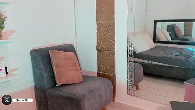 Snapshot of LissaWiild chatting on 12.28.24 LissaWiild online show from 12.28.24