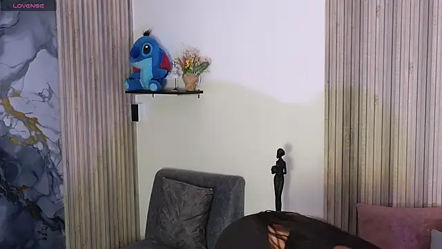 Snapshot of LissaWiild chatting on 10.28.25 LissaWiild online show from 10.28.25