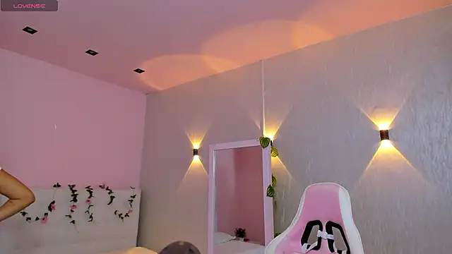 miagomezweb1 online show from 01.18.25