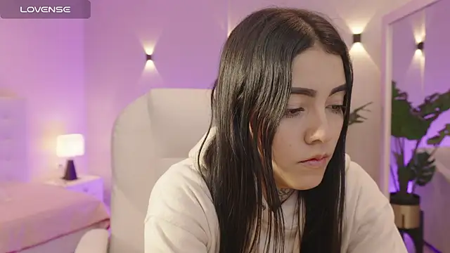 miagomezweb1 online show from 10.14.25