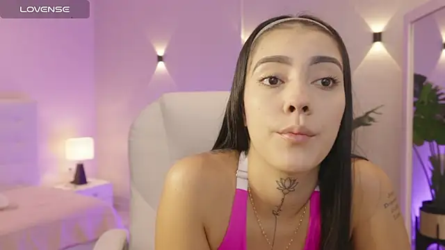 miagomezweb1 online show from 10.15.25