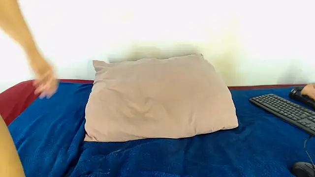 Snapshot of FAT_ASS27 chatting on 11.20.25 FAT ASS27 online show from 11.20.25