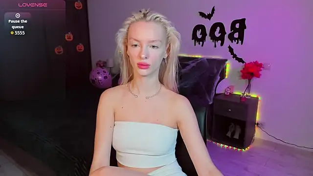 AleksaBlonde online show from 10.20.25