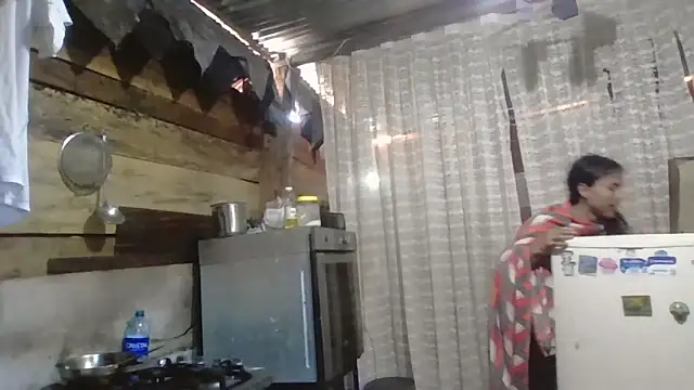 Snapshot of Samys_World chatting on 10.07.25 Samys World online show from 10.07.25