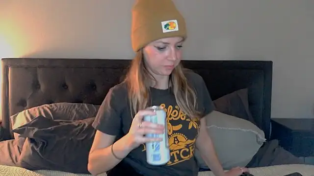 molly witha chance online show from 02.22.25