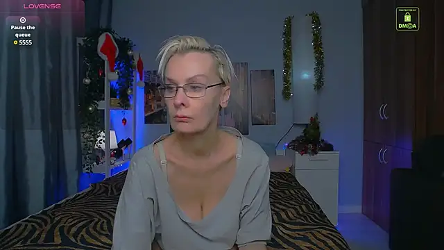 HelgaHimmell online show from 12.24.24