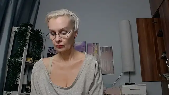 HelgaHimmell online show from 01.22.25