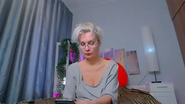 HelgaHimmell online show from 02.15.25