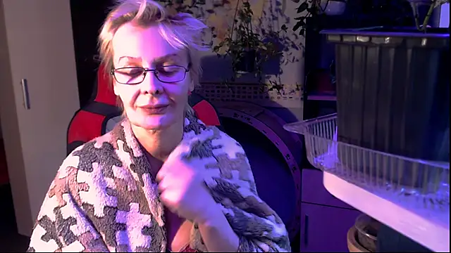 Snapshot of HelgaHimmell chatting on 05.27.26 HelgaHimmell online show from 05.27.26