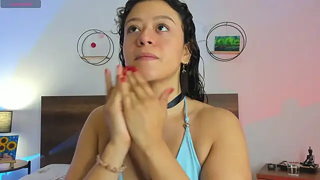 Snapshot of YenniferCurly chatting on 12.16.24 YenniferCurly online show from 12.16.24