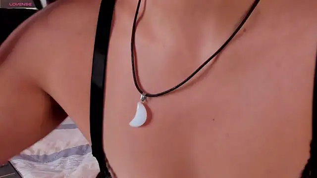 Snapshot of YenniferCurly chatting on 12.29.24 YenniferCurly online show from 12.29.24