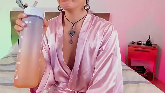 Snapshot of YenniferCurly chatting on 01.30.25 YenniferCurly online show from 01.30.25