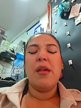 Snapshot of Sophie-hatter chatting on 07.24.26 Sophie-hatter online show from 07.24.26