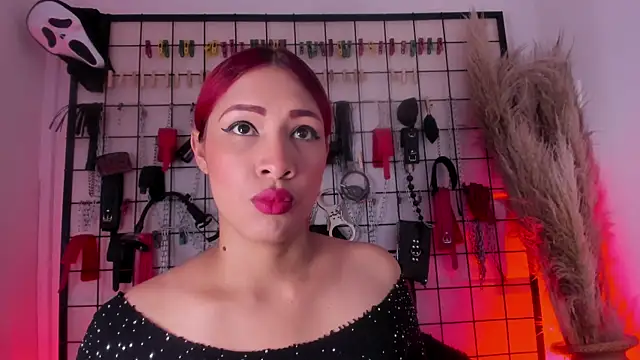 charrlotte quinn online show from 11.11.25