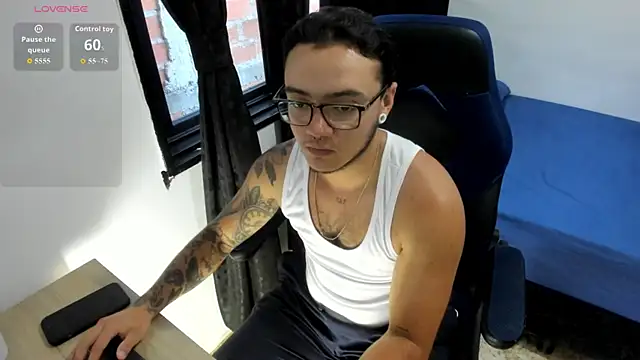 Snapshot of male_pussy chatting on 06.24.26 male pussy online show from 06.24.26