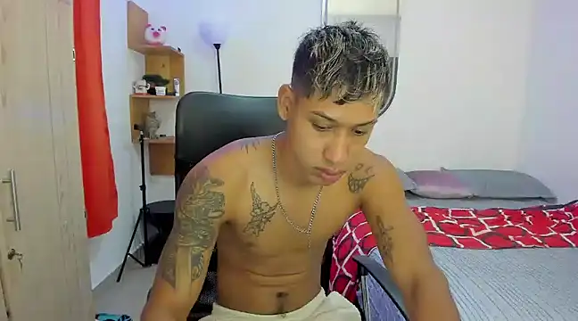 Snapshot of slim_master12 chatting on 03.18.25 slim master12 online show from 03.18.25