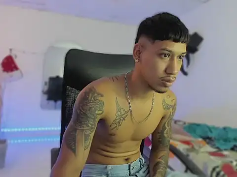 Snapshot of slim_master12 chatting on 12.13.25 slim master12 online show from 12.13.25