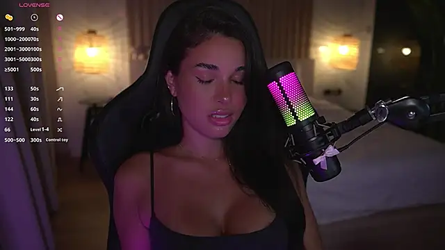 Snapshot of Lizhush_ chatting on 02.18.25 Lizhush online show from 02.18.25