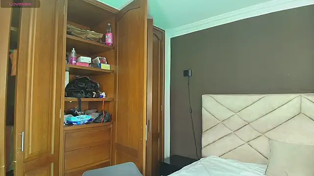 Raquel jones online show from 09.11.25