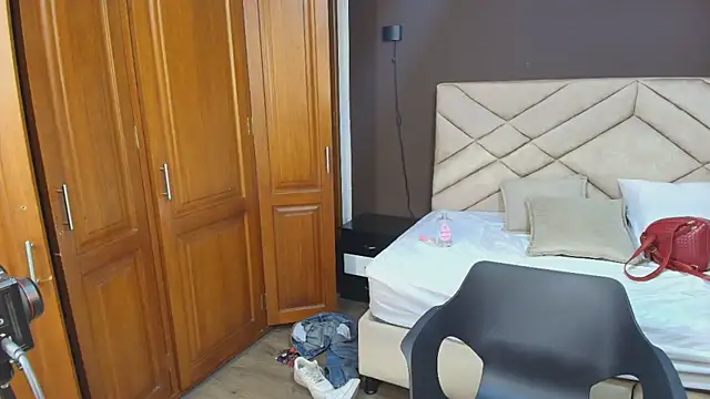 Raquel jones online show from 10.28.25