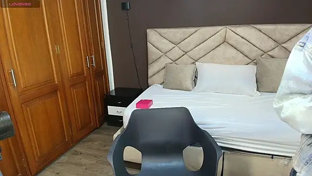 Raquel jones online show from 11.03.25