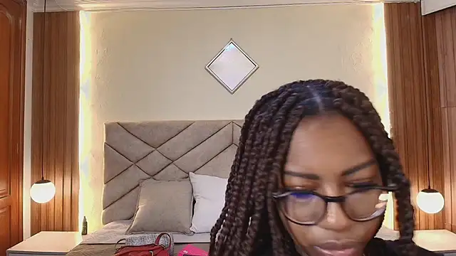 Snapshot of Raquel_jones chatting on 04.25.26 Raquel jones online show from 04.25.26