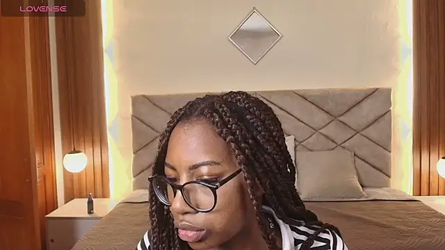 Snapshot of Raquel_jones chatting on 04.29.26 Raquel jones online show from 04.29.26