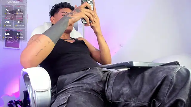 Snapshot of zack-fentty chatting on 06.15.26 zack-fentty online show from 06.15.26