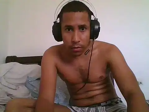 Snapshot of hot_mechanic chatting on 10.05.25 hot mechanic online show from 10.05.25