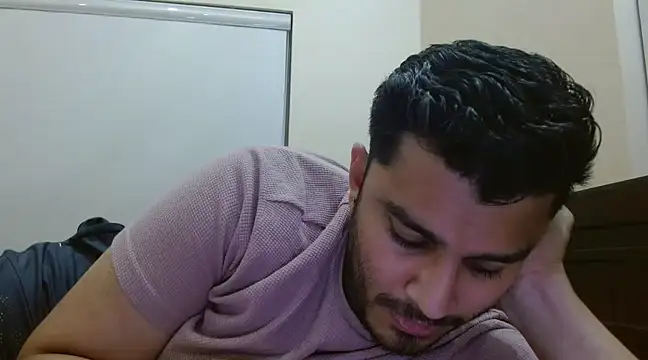 Snapshot of robintoit chatting on 03.18.25 robintoit online show from 03.18.25