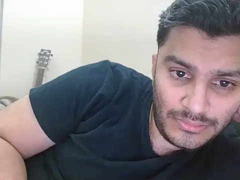 Snapshot of robintoit chatting on 04.25.26 robintoit online show from 04.25.26