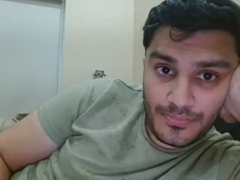 Snapshot of robintoit chatting on 05.27.26 robintoit online show from 05.27.26
