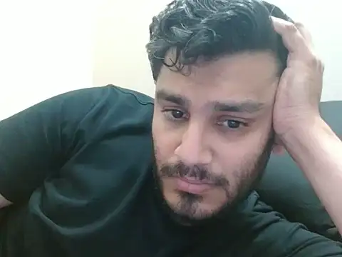 Snapshot of robintoit chatting on 06.17.26 robintoit online show from 06.17.26