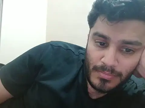 Snapshot of robintoit chatting on 06.18.26 robintoit online show from 06.18.26