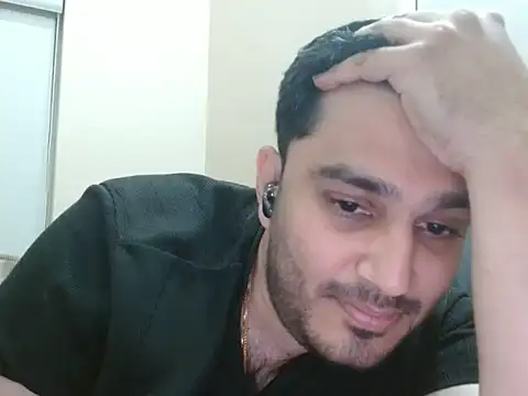 Snapshot of robintoit chatting on 06.23.26 robintoit online show from 06.23.26