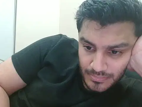 Snapshot of robintoit chatting on 06.27.26 robintoit online show from 06.27.26