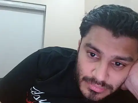 Snapshot of robintoit chatting on 07.17.26 robintoit online show from 07.17.26