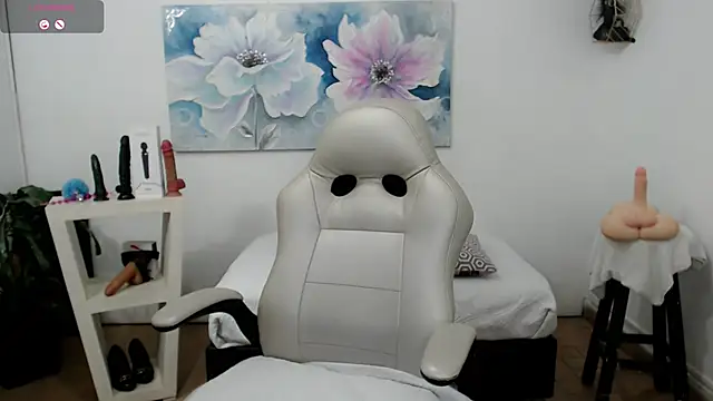 Snapshot of mom_hot__ chatting on 03.01.25 mom hot online show from 03.01.25