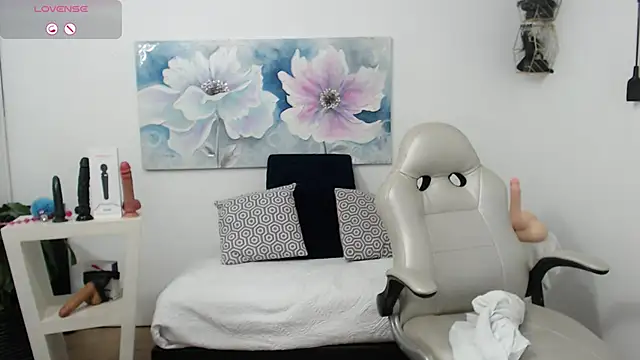 Snapshot of mom_hot__ chatting on 03.09.25 mom hot online show from 03.09.25