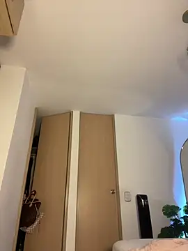  laura 02 online show from 12.16.24